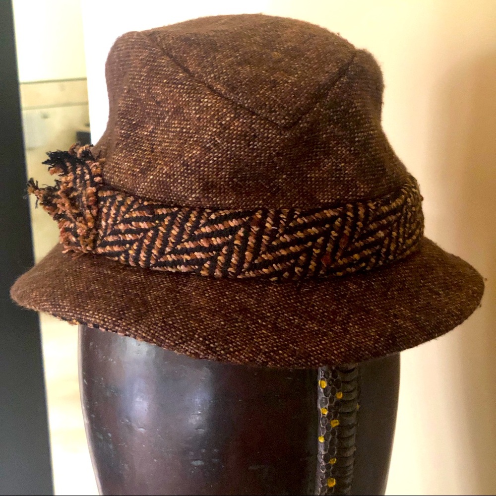 NWOT Jennifer Ouellette silk tweed bucket hat